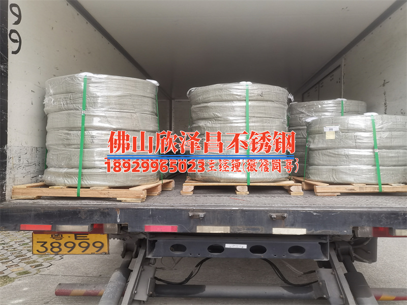 不锈钢管水景造型(不锈钢管水景：缤纷视觉与清新氛围的完美结合)